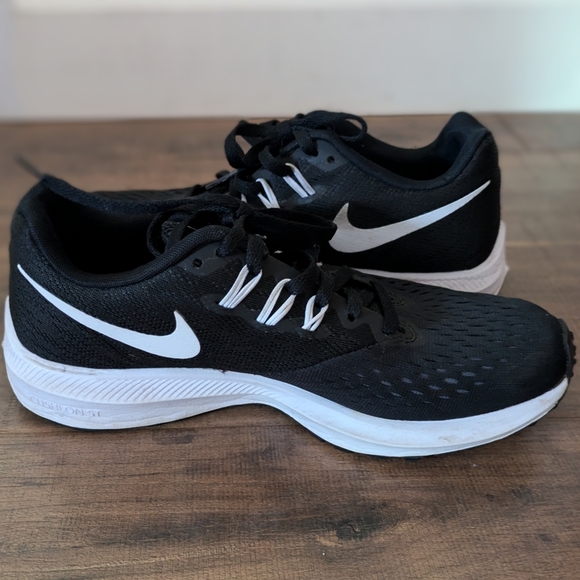 Nike Zoom Winflo 4 Running Shoes Black and White Sneakers Women's Size 6 - Picture 12 of 15